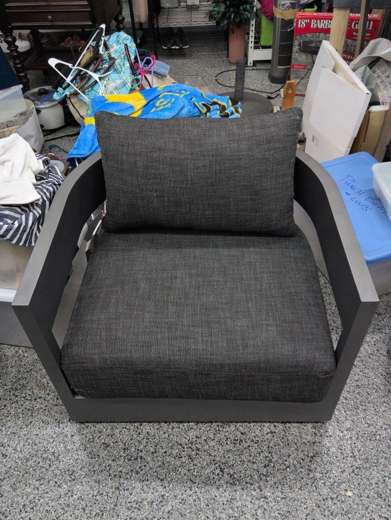 RESTORATION HARDWARE BALMAIN ALUMINUM SWIVEL LOUNGE CHAIR. EXCELLENT CONDITION. CITY OF ORANGE . *Only One Chair Available.