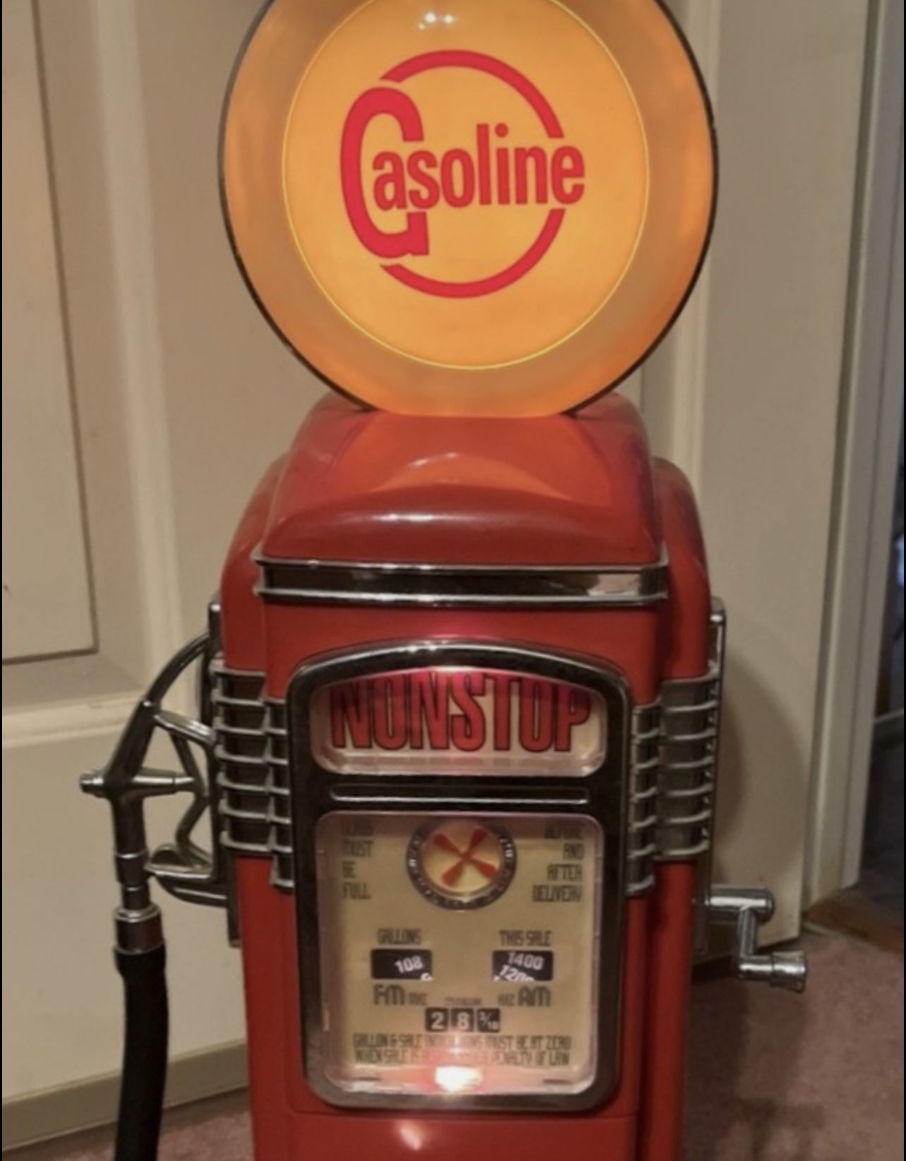 VINTAGE GAS PUMP RADIO EVERYTHING WORKS 175$ 2 FEET TALL
