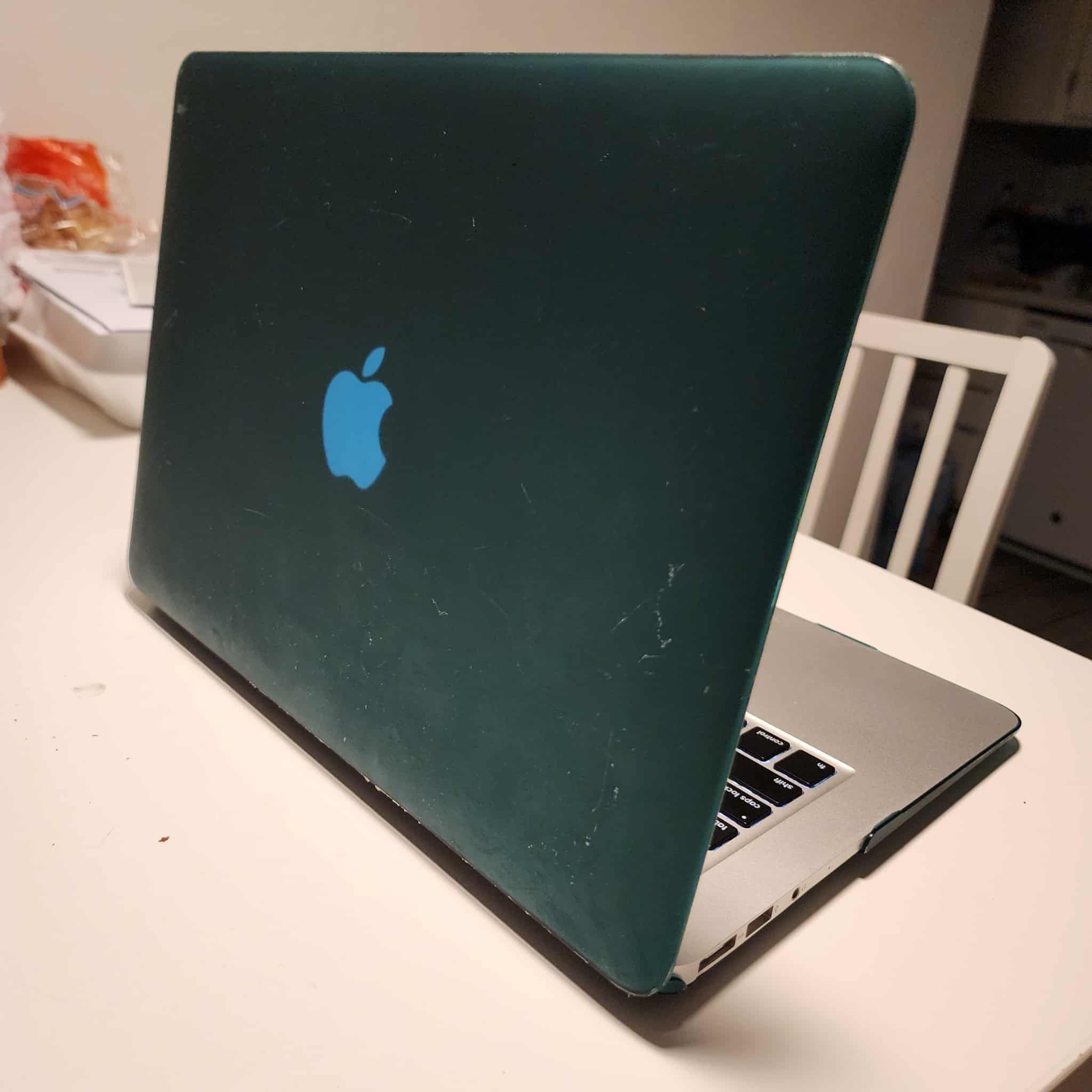 MacBook air 13-inch early 2014 Intel Core i5 1.4 GHz 4GB RAM  121GB flash storage  macOS Catalina version 10.15.7. Nothing wrong ** no trades ** 