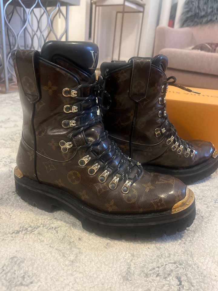 Louis Vuitton Outlander Boots for Sale in Brooklyn, NY - OfferUp