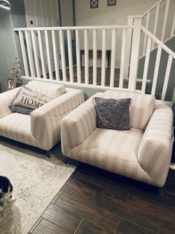 Accent Chairs 
