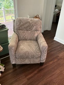 Pair of Haverty’s AVA Reclining Chairs