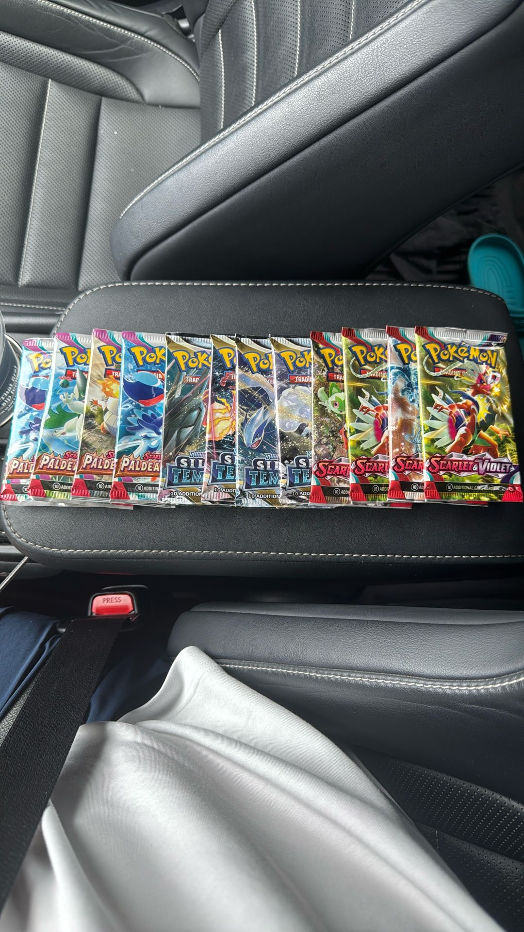 Sealed bundle of 12 Pokémon TCG booster packs