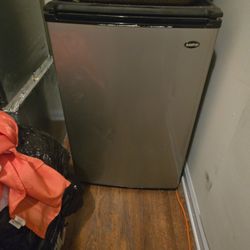 Sanyo Mini Fridge