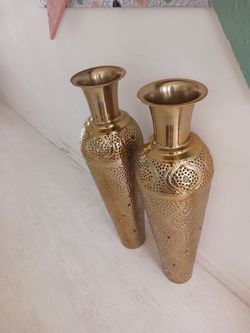 Gold vases