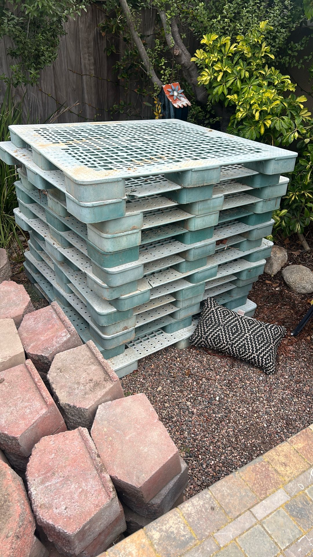 Free Plastic Pallets 