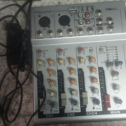 Yaecco Professional 4-Channel Mixer