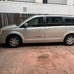 2012 Chrysler Town & Country