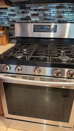 Samsung 5 burner stove.