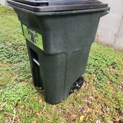 Cubo de basura resistente de 64 galones, contenedor de basura de plástico duradero con tapa y ruedas, contenedor de basura resistente para uso residen