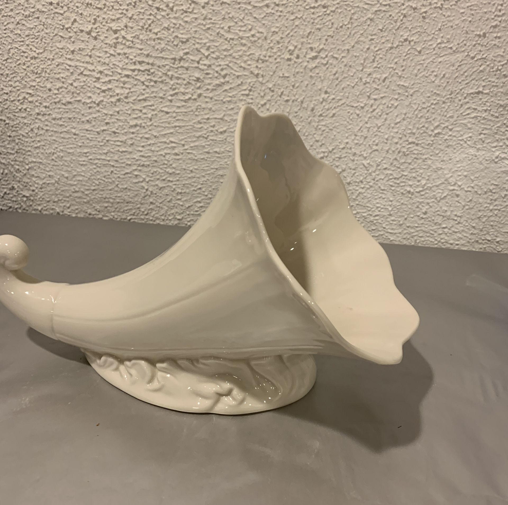 Lenox cornocupia special vase home decor harvest ivory 8”h and 11.5” across made in USA If you see it here. It is available, local pick up or shipp