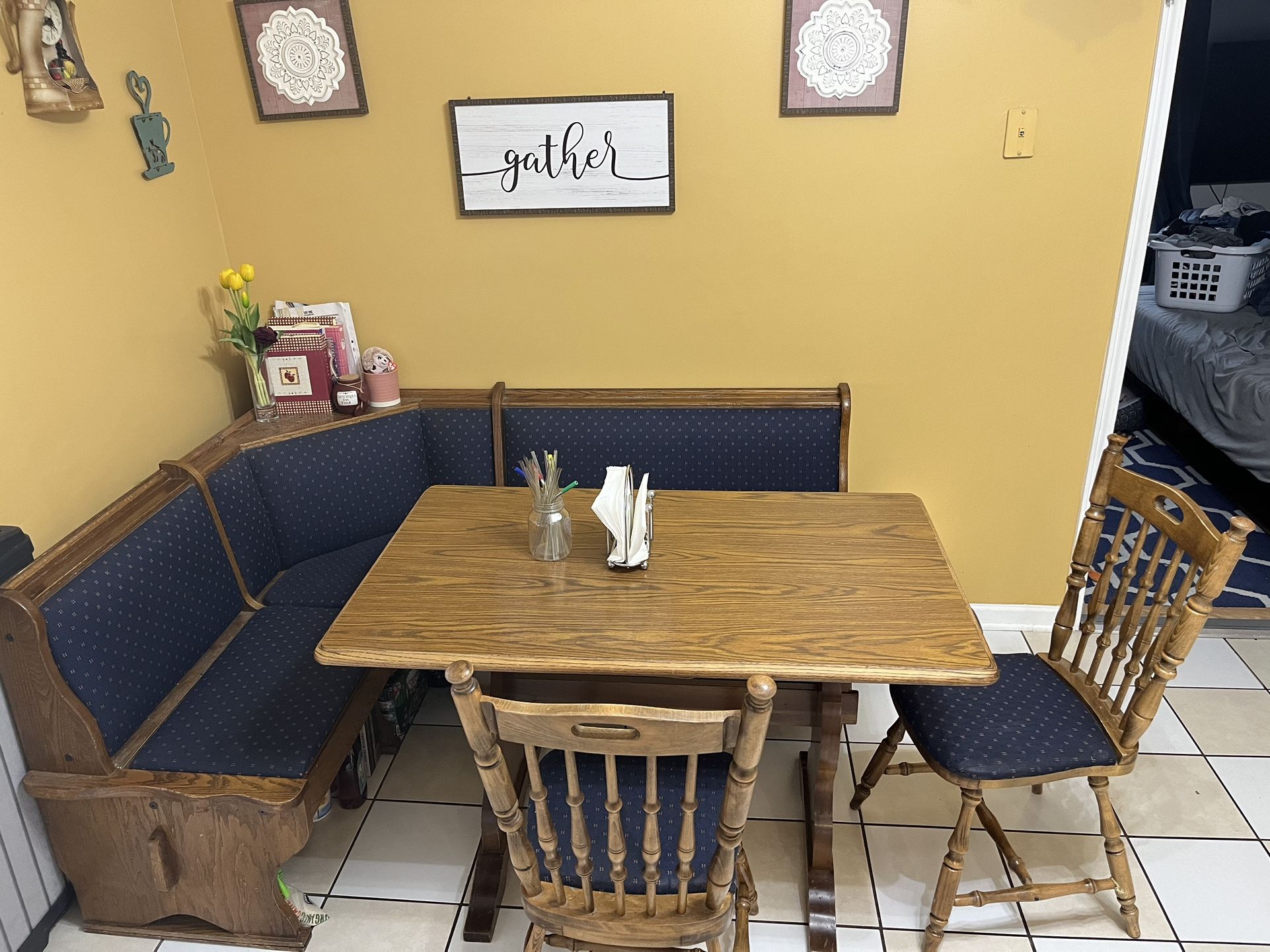 Corner Kitchen Table With Chairs 