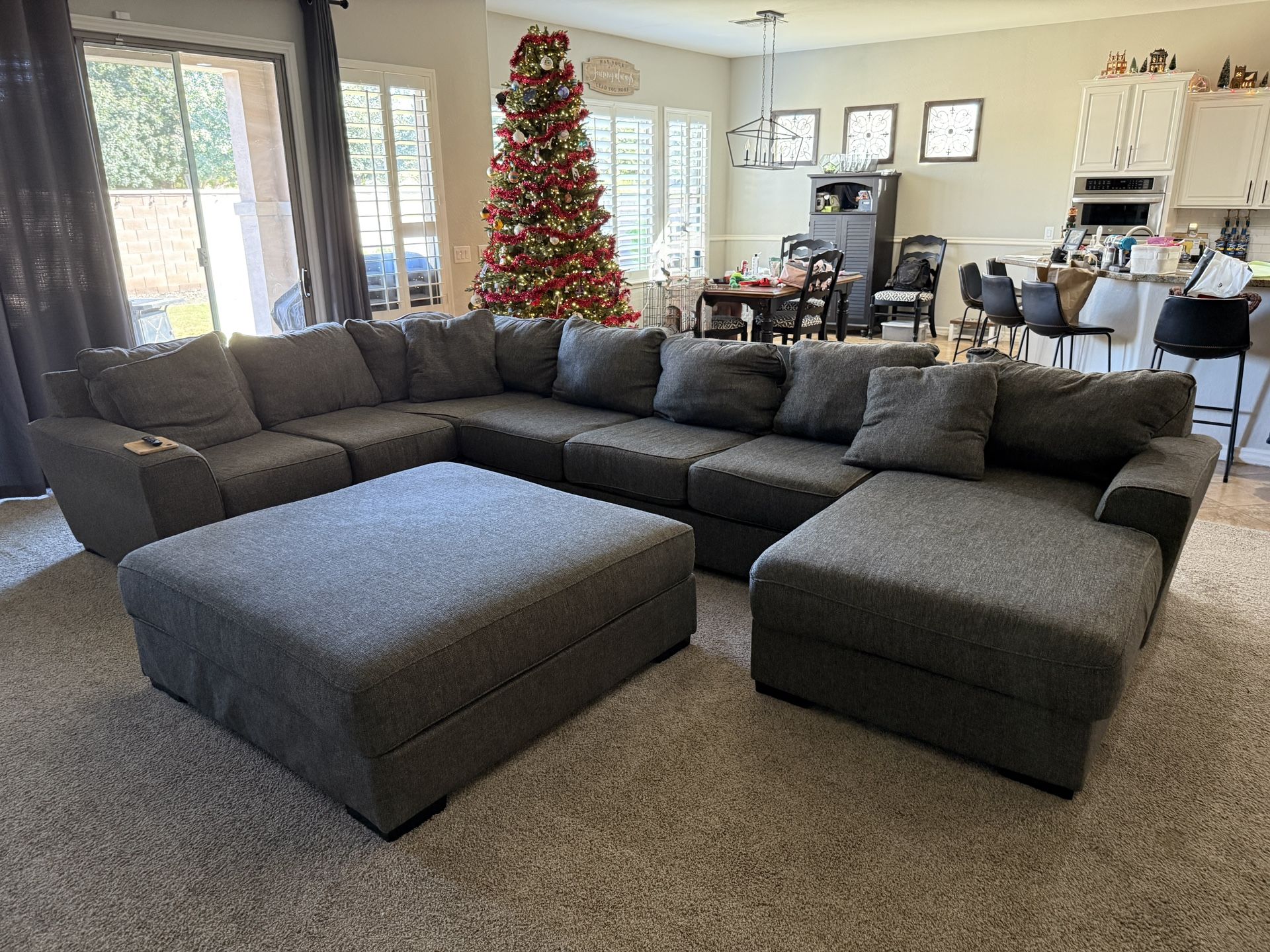 Charcoal gray sectional couch w/ lg ottoman