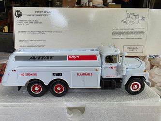 Mack  Diecast ExxonMobil fuel tanker
