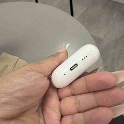 AirPods Pro 3rd gen charging case