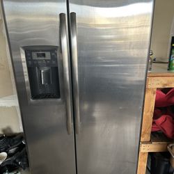 Refrigerator 