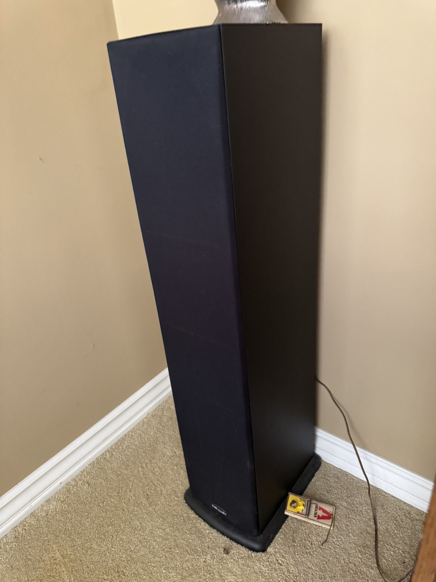 Polk Audio Home Theater and Stereo Floor Standing Tower Speakers Set Of 2