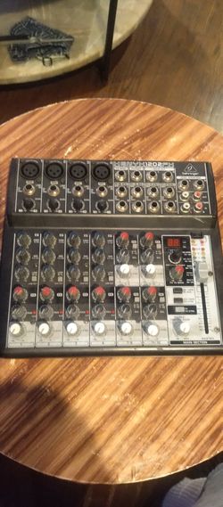 Mixer With Effects Behringer  Xenyx