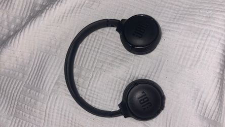 JBL Tune 510BT black wireless headphones