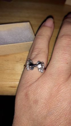 Cute bow ring
