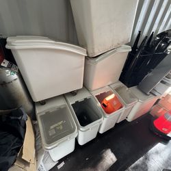 Rubbermaid Contains 