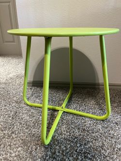 Lime Green Metal Outdoor Side Table – Sturdy & Functional