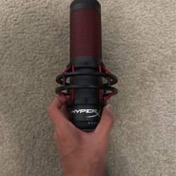 Hyper-X Quad Cast microphone and desk mount