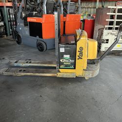 YALE FORKLIFT ELECTRIC PALLET JACK 