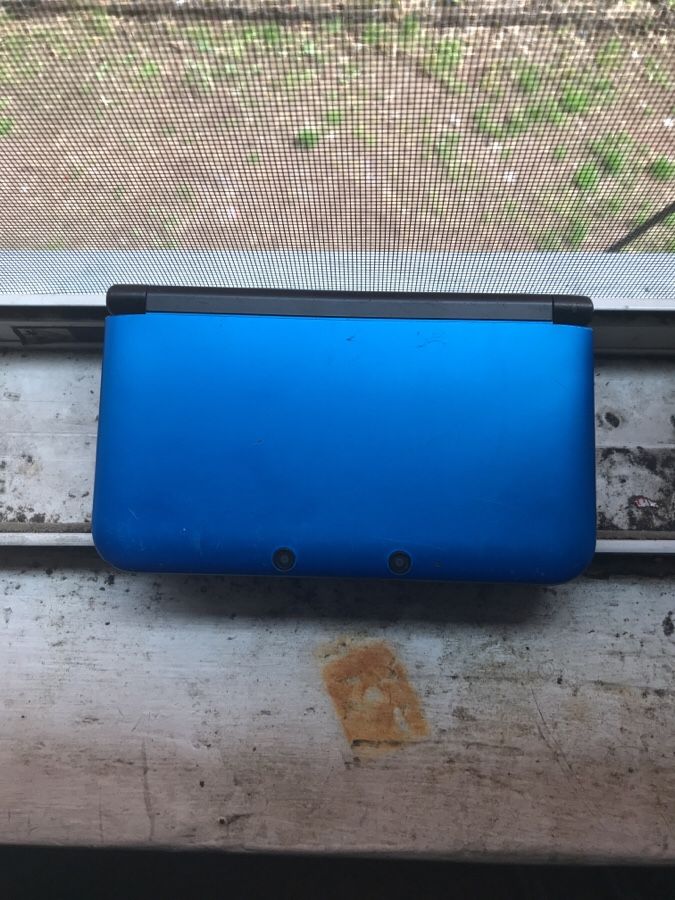 Nintendo 3DS XL Works Perfectly (No Charger)