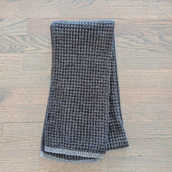 Men's Cozy Gray Knit Scarf