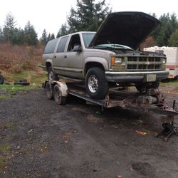 Parting Out A 99 Chevy Suburban 2500 4x4  