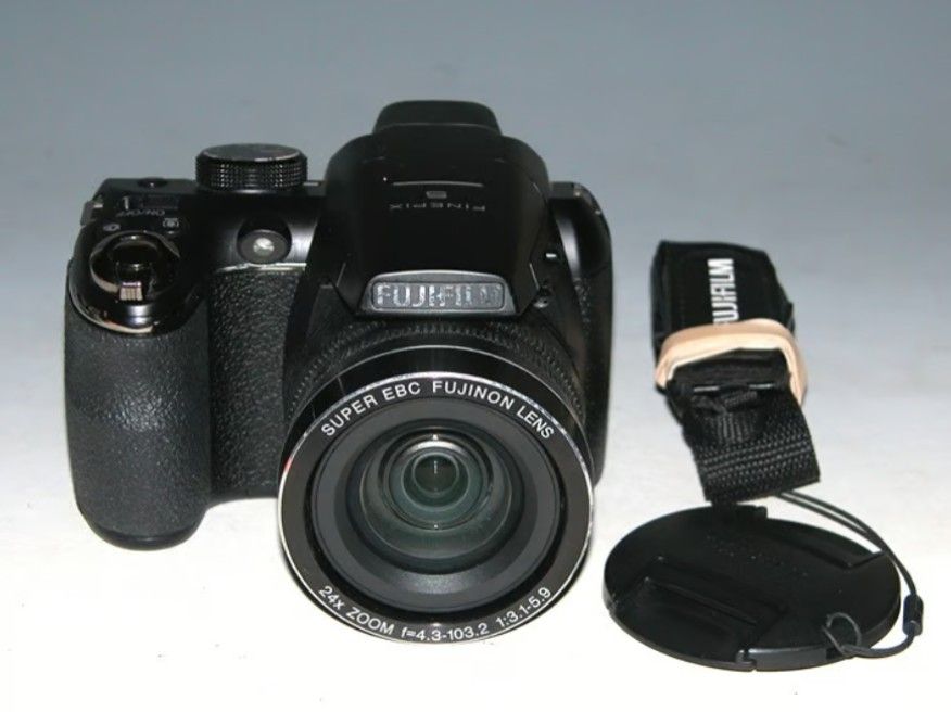 Fujifilm FinePix S4200 14.0MP Digital Camera - Black #7566