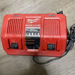 Milwaukee Rapid Charguer