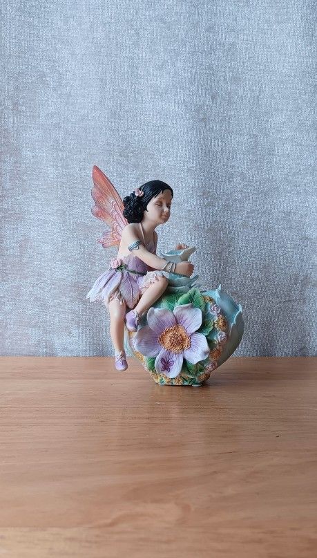 Fae ReaLm Perfume Fairy Collectible FR008, 2009 Munro Enterprises Fairy Figurine, 5" Fairy Figure