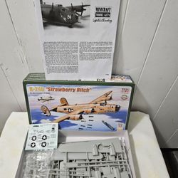 Minicraft Model Kits B-24D "Strawberry..."Skill Level 2 Open Box New Scale 1:72