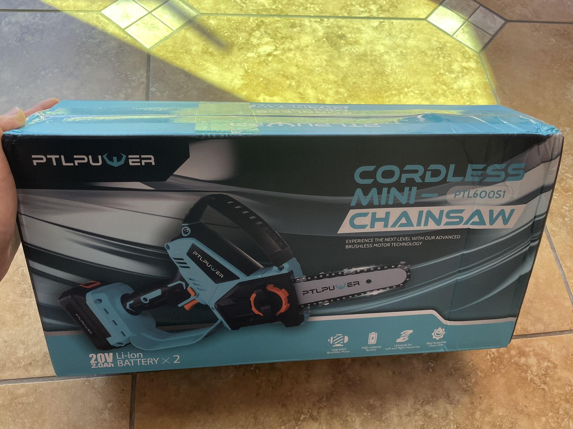 PTLPUWER Mini Chainsaw Cordless 6" 950W Brushless Motor, 2 Batteries (Battery-Powered)