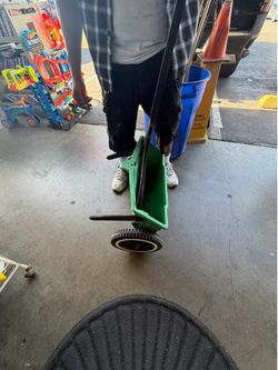 Green Walk-Behind Drop Lawn Spreader – Seed, Fertilizer & Ice Melt Spreader