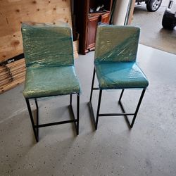 2 Rv/ Bar Stools