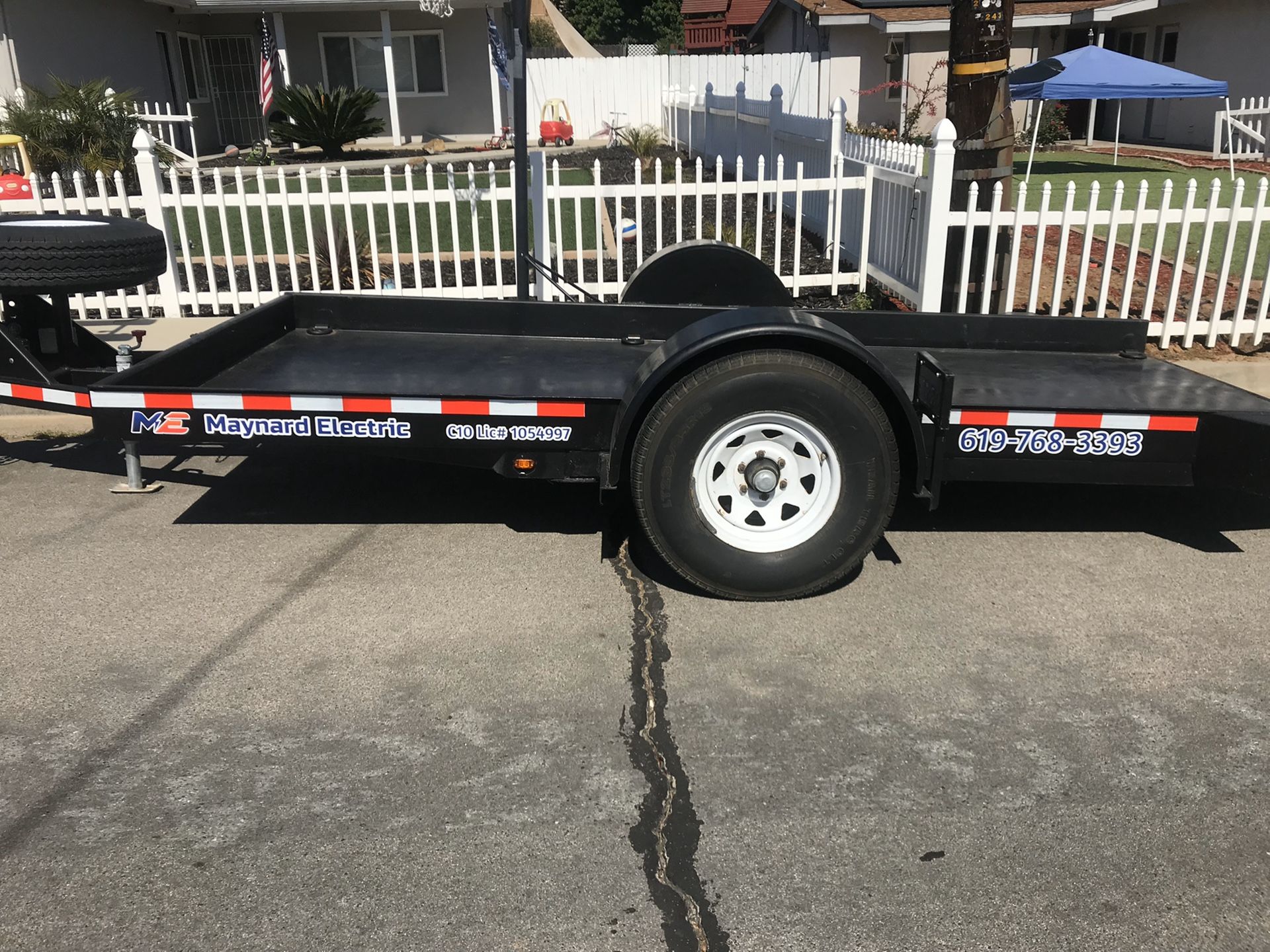 Tilt bed trailer