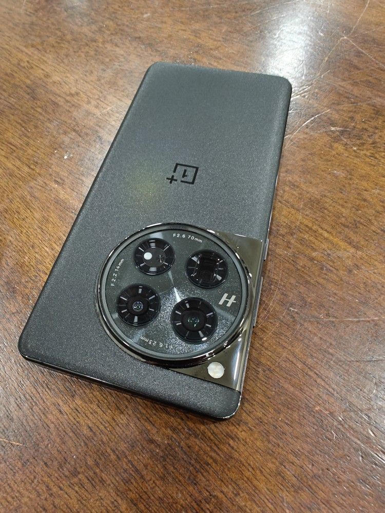 OnePlus 12 - Mint Condition - 12/256 - Black - With Extras