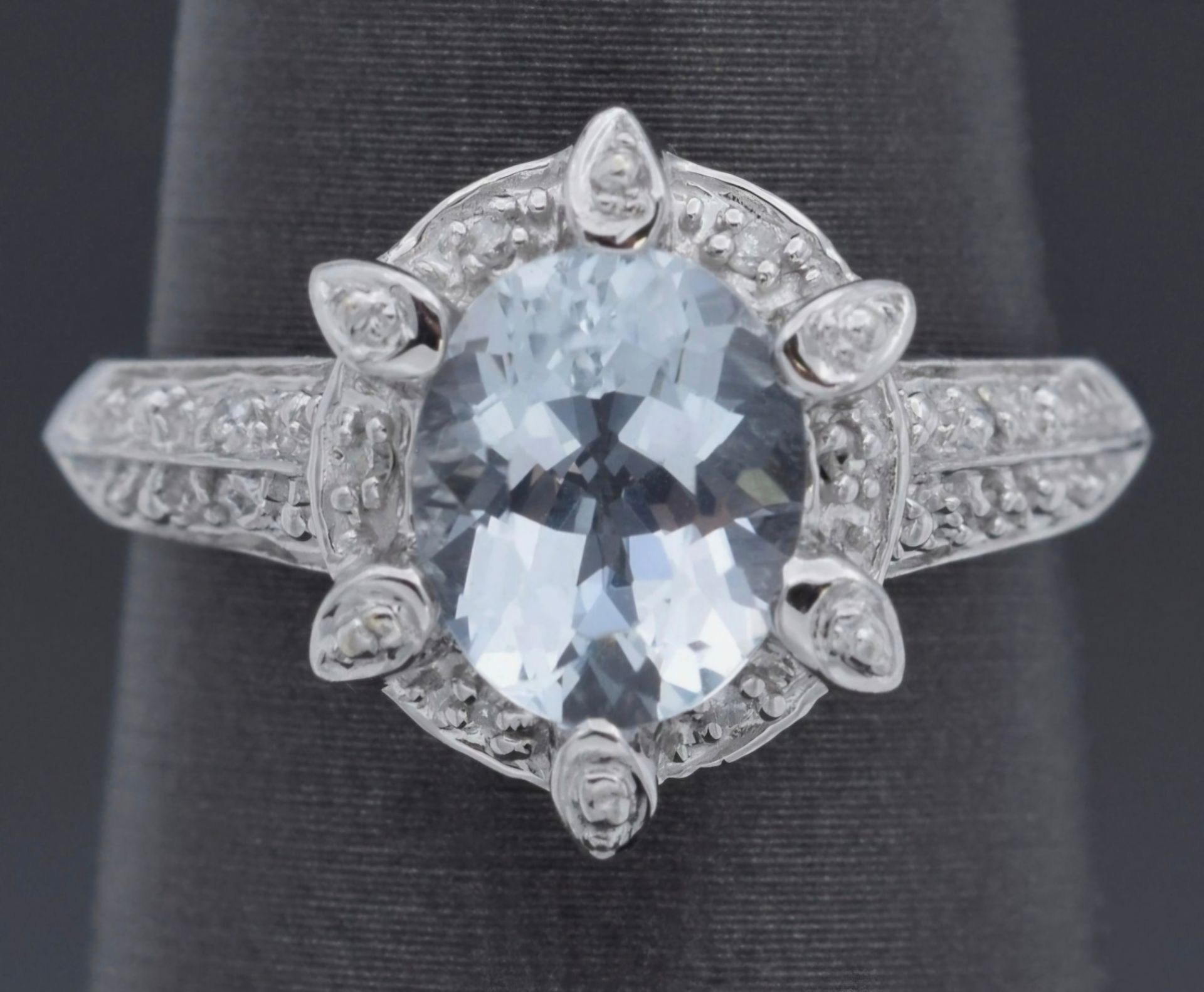14k White Gold
Aquamarine and Diamond
Ring size 9