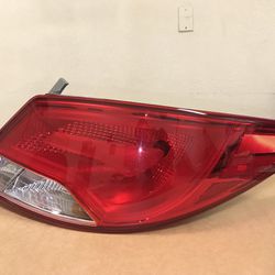 2012-2014 Hyundai Accent | Right Tail Light 