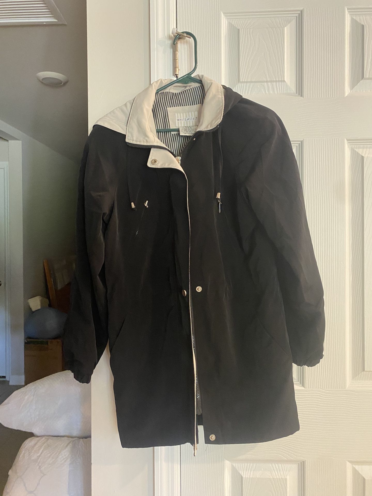 White stag jacket - small