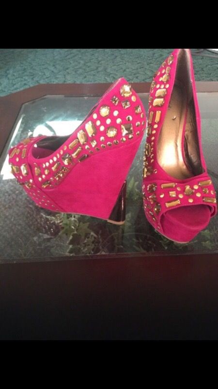 .:Pink with Gold Gems!:.