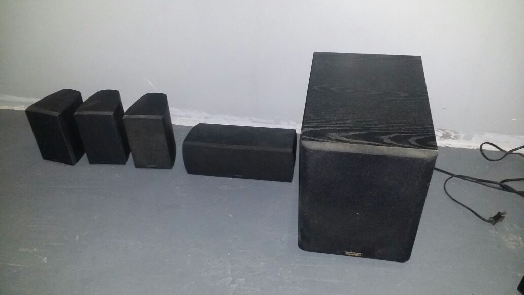 Paradigm Cinema 70 CT cenyer and subwoofer Speakers (Black)