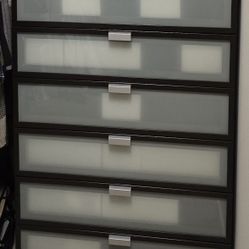 Modern 6-Drawer Dresser – Frosted Glass Fronts – Excellent Condition