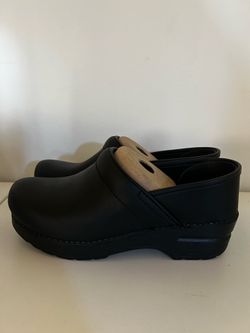 BRAND NEW DANSKO CLOGS!!