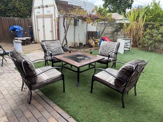 Outdoor fire pit set