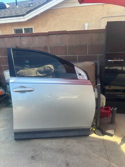 RIGHT PASSENGER SIDE FRONT DOOR 2015  TOYOTA RAV4 (SILVER) WITH HINGES