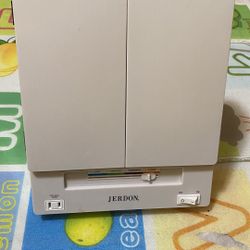 Jerdon Tri-Fold Two-Sided Lighted Makeup Mirror